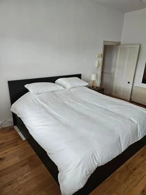 Spacious 3-Bedroom Apartment In Vibrant Dublin 8 0*,